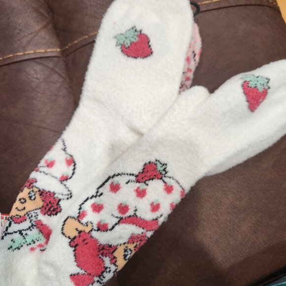COPY - STRAWBERRY SHORTCAKE Ladies 2 Pair Of Fuzzy Plush Socks - Picture 3 of 5